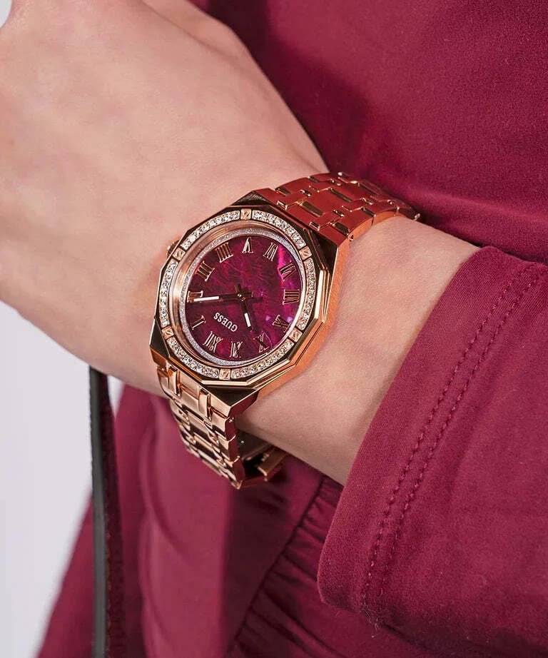 Montre Femme Guess Desire GW0770L3 - Cadran Rouge Bordeaux Nacré, Bracelet Acier Or Rose vue 4