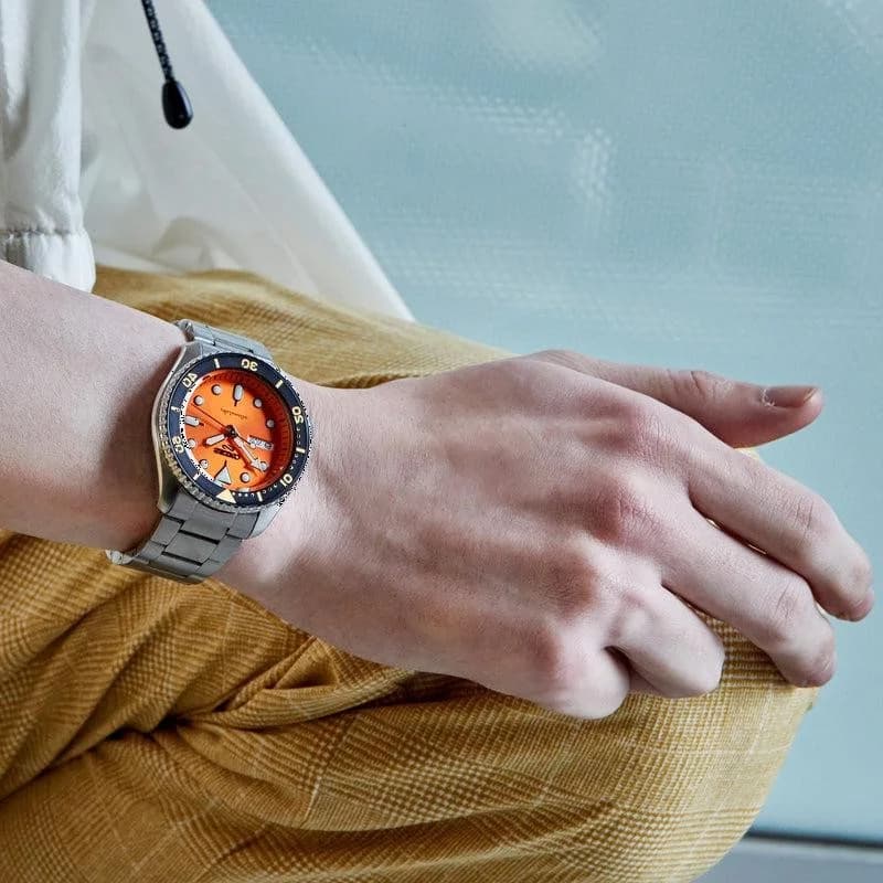 Montre Seiko 5 SRPD59K1 Automatique Homme - Cadran Orange et Bracelet Acier vue 3