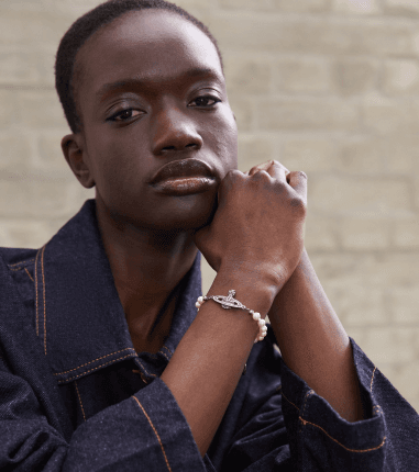 Bracelet Vivienne Westwood bas relief en perles blanches